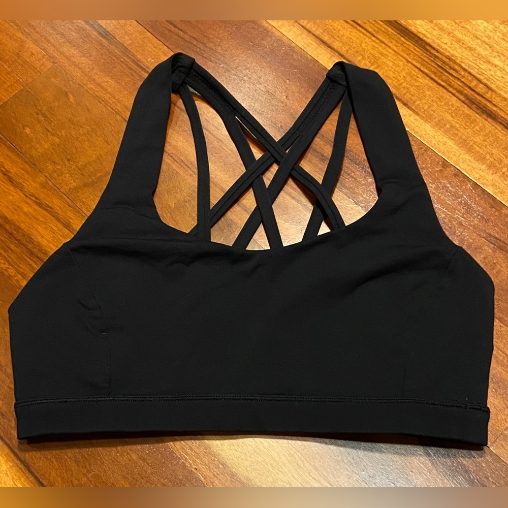Lululemon Free to Be Serene Bra in black -- size 6